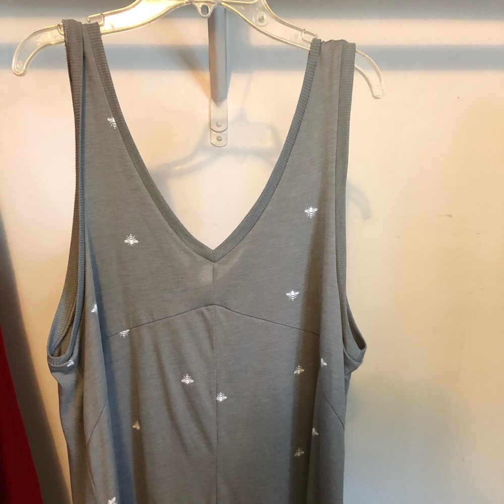 Sleep shirt with bees